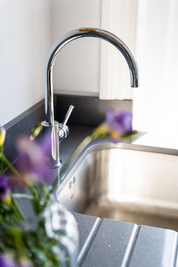 South Street Apartments Chichester Luaran gambar